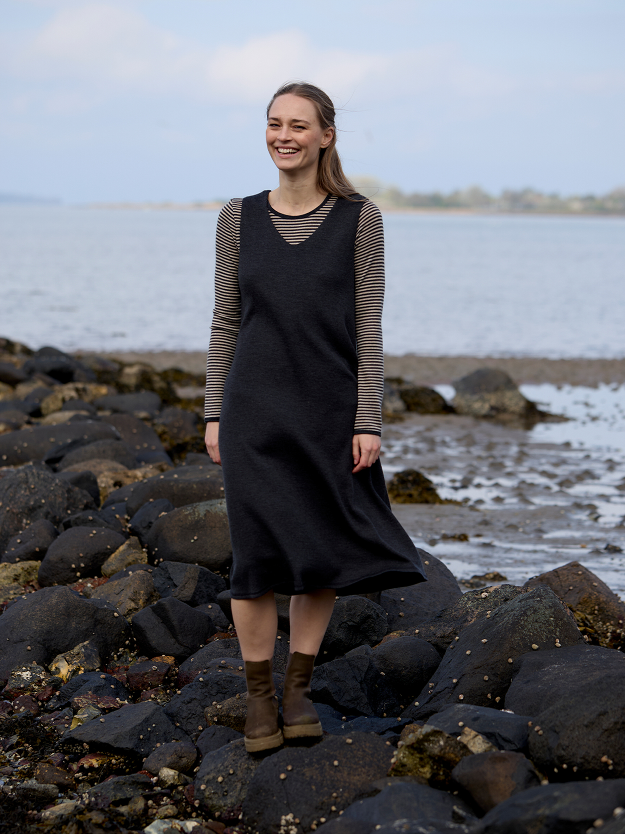 Dress V neck wool rib